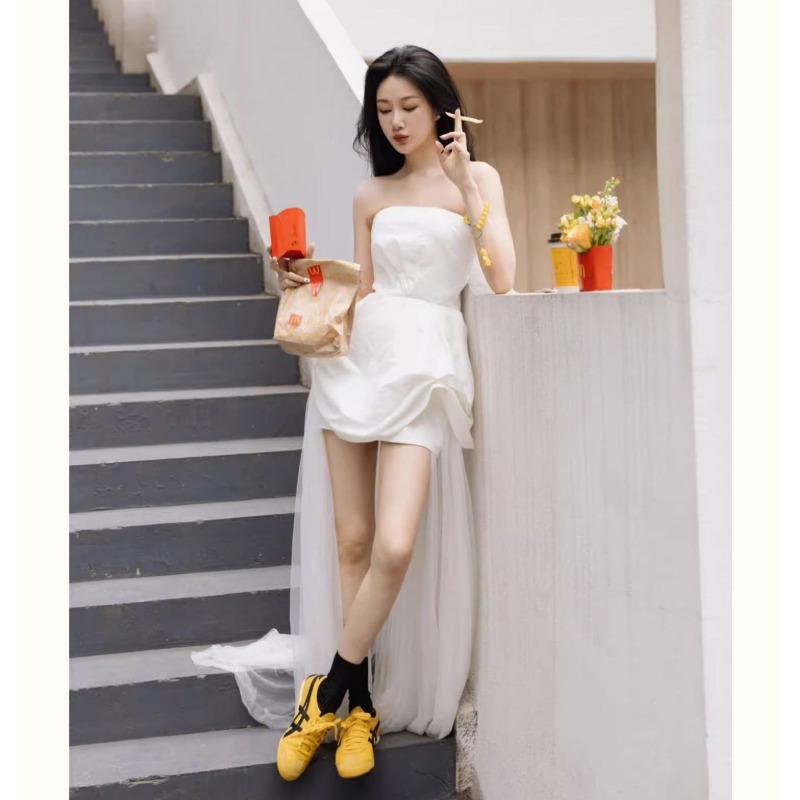 French White Strapless Morning - đánh giá và giá Photography Outdoor